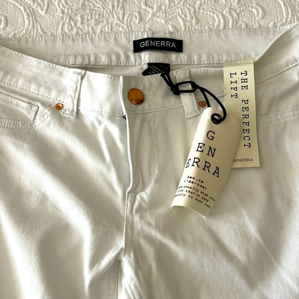NWT white jeans by Generra size 11. - Picture 4 of 5